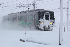 雪だるまになって走る電車君～！