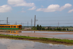 高台の田植えも近し