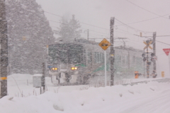 今、吹雪いています。