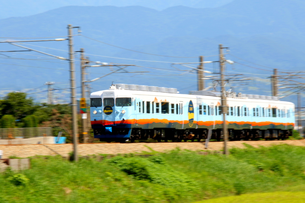 一万三千尺物語が行く～♪（あいの風鉄道）