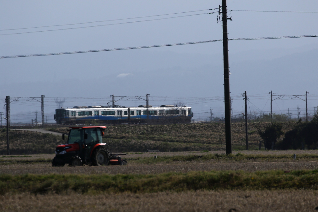 競争？　あいの風とトラクター