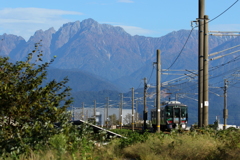 向かう先に山があり