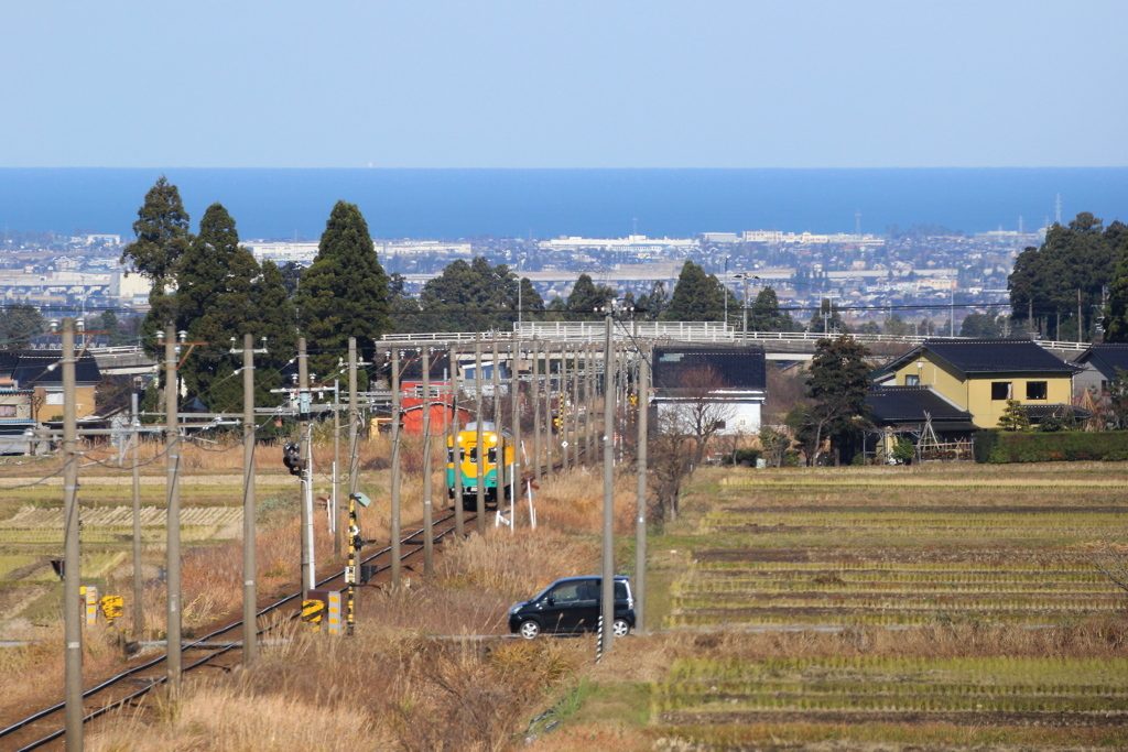 遠くに見えるは日本海