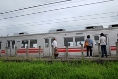 白線まで下がってお待ちください！