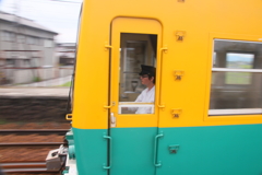 かぼちゃ電車が通過しまぁ～す！