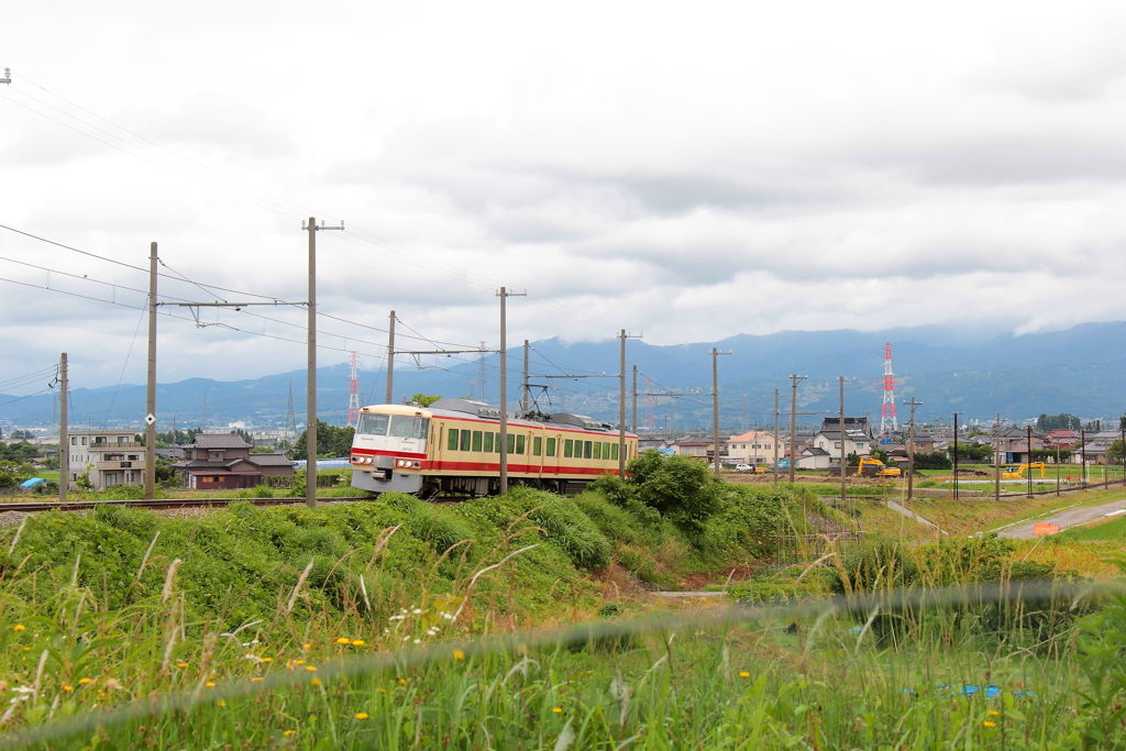 梅雨空を走るアルペン号