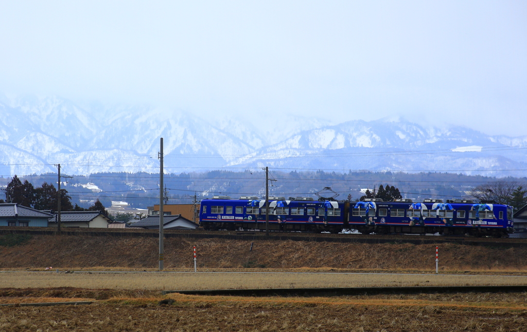 ラッピング電車・・・坂道～♪