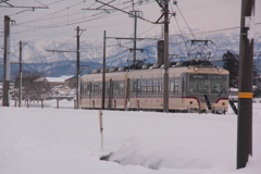 電車は線路が保全整備され動き出す