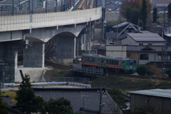 高架下、今日も走る元気よく♪
