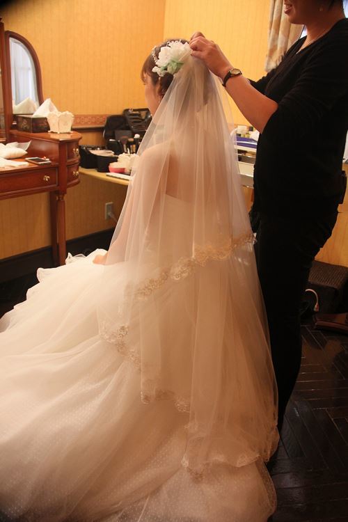 ベールをつけて