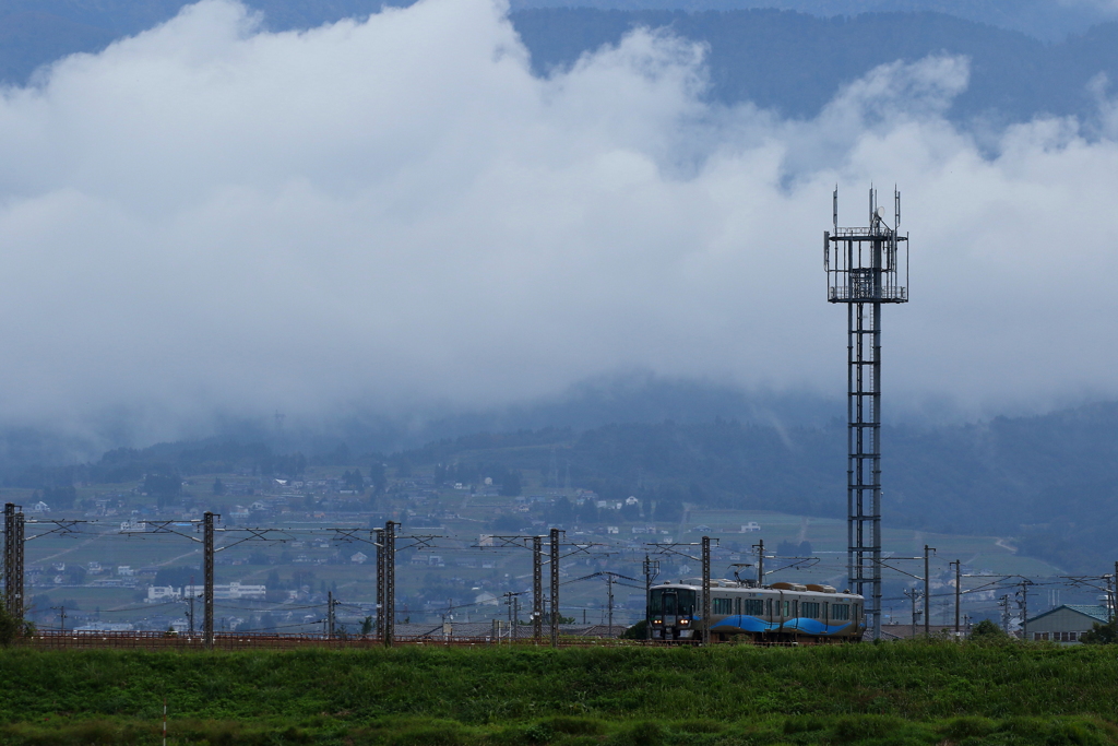 雲立ち込めて