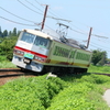 電車傾いて運転していまぁ～す　。