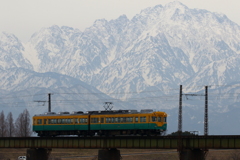 剣岳とカボチャ電車
