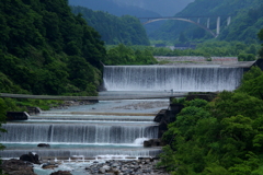 流れる