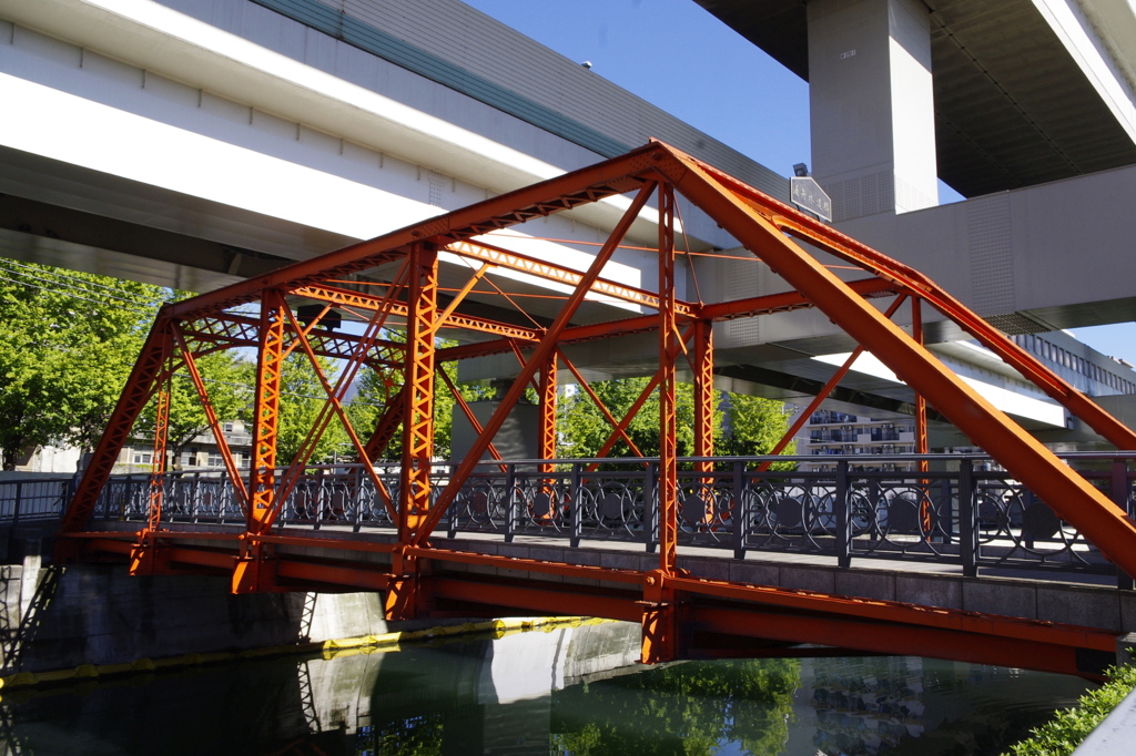 「神奈川の橋100選」の1つ浦舟水道橋。