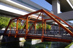「神奈川の橋100選」の1つ浦舟水道橋。