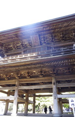 円覚寺の山門。