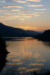 ダム湖の夕景２
