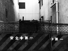 安全+第一　　　　+第一