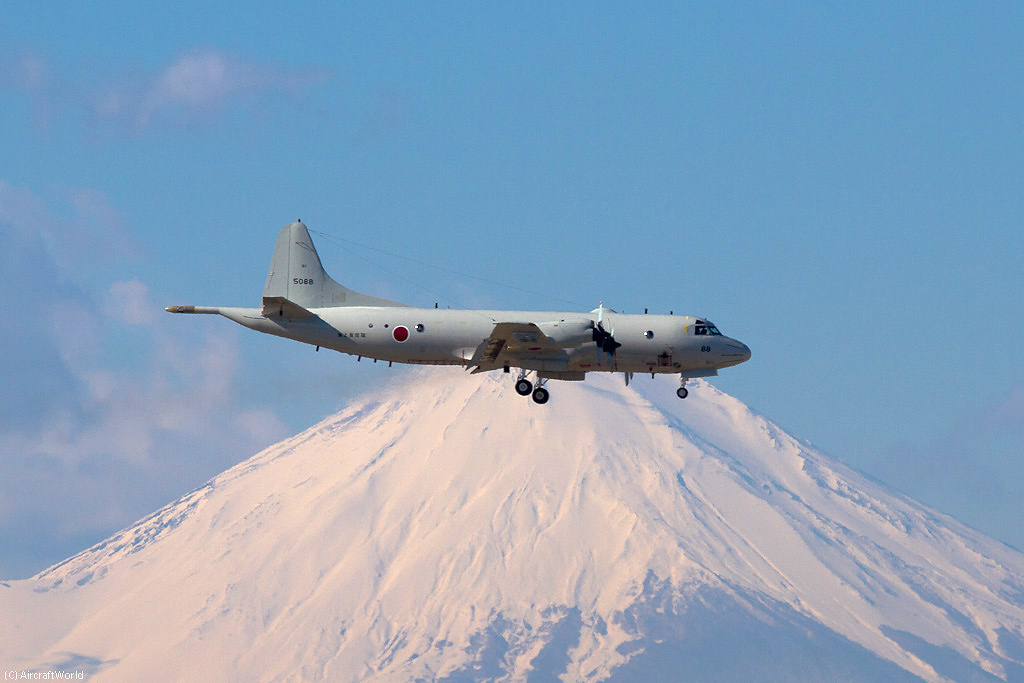 富士山とP-3C