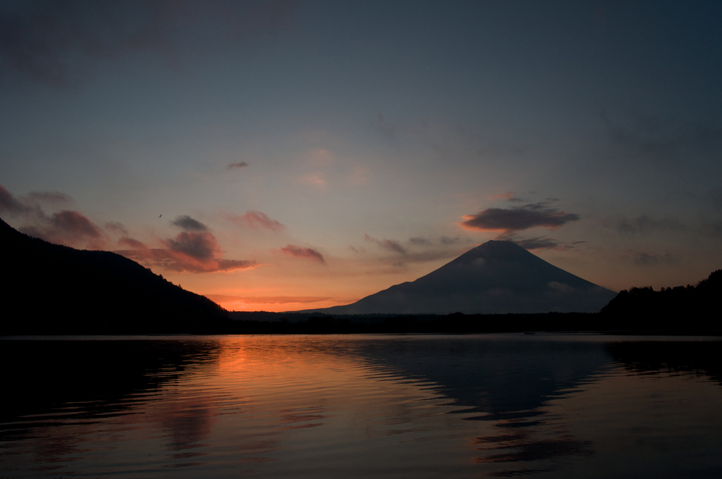 精進湖から、夜明け前