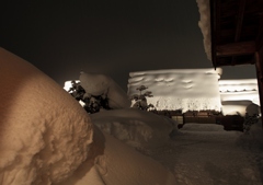 雪の路地裏