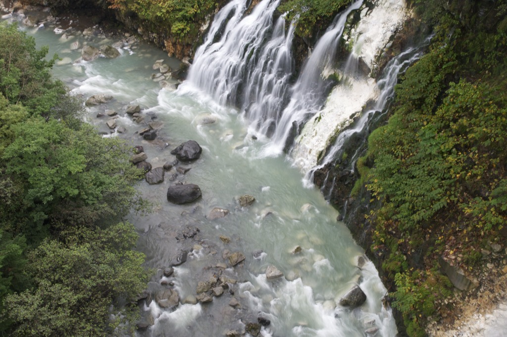 白髭の滝を望む