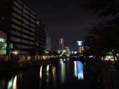 大岡川と横浜ランドマークタワー