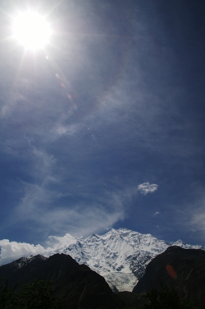 太陽と山と空と