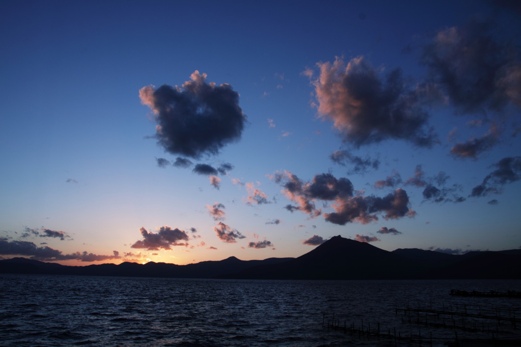 支笏湖の秋空