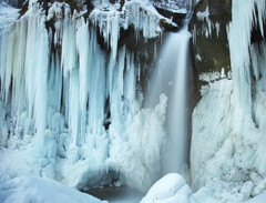The waterfall of an icicle