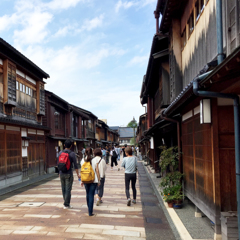 朝の東茶屋町