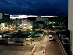 いわき駅広場の夕暮れ