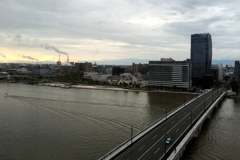 朝の萬代橋
