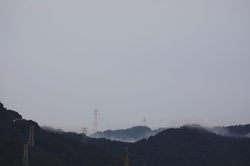 秋の風景送電線