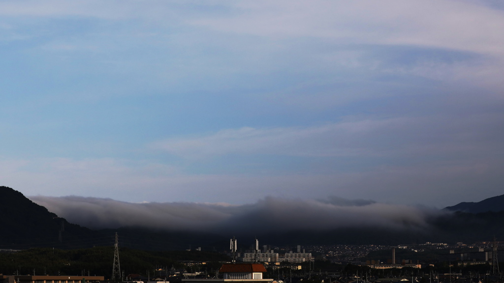 朝たなびく雲