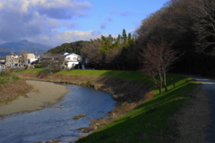 川沿いの小道