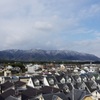 西山初冠雪