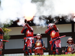 火縄銃発射の瞬間