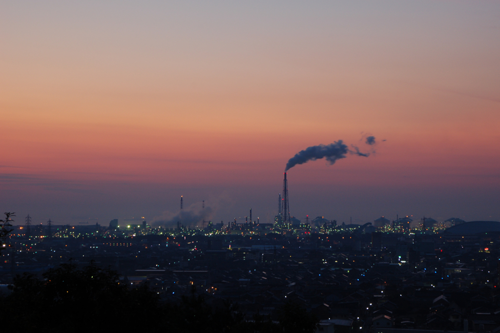 朝の工場
