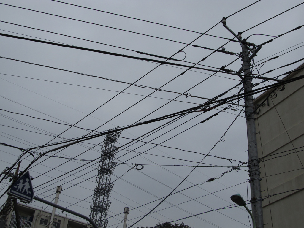 ゴチャゴチャな、電線
