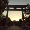 思う先は夕日の向こうに