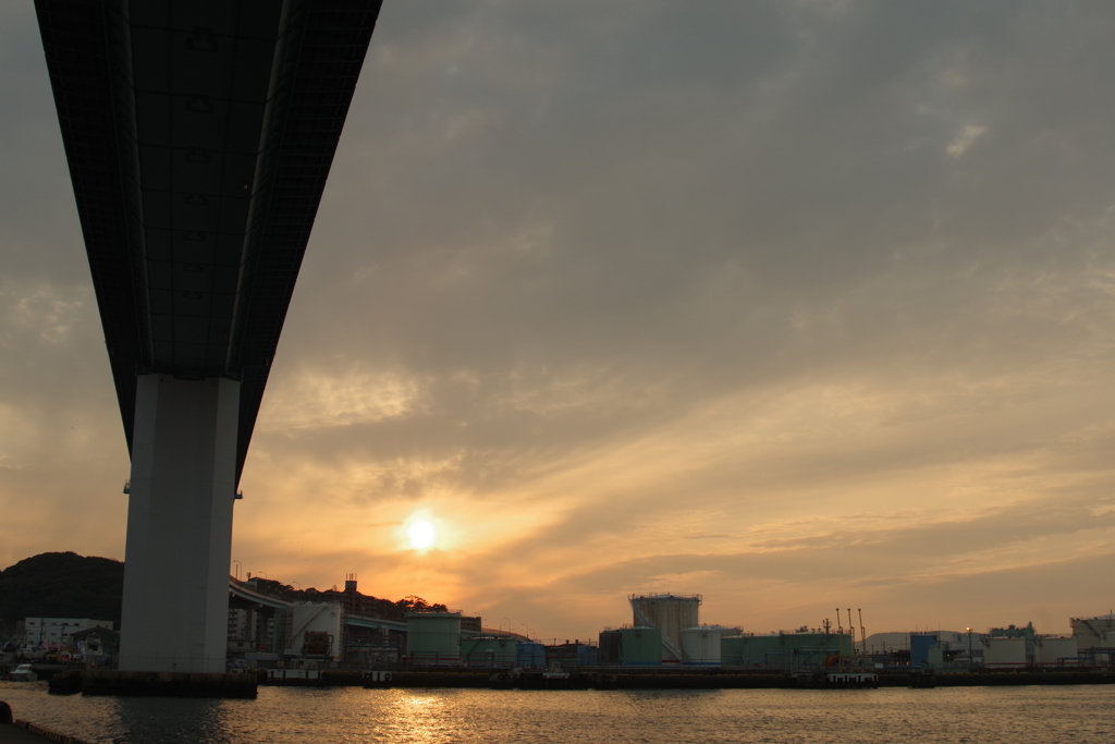 夕焼けの港