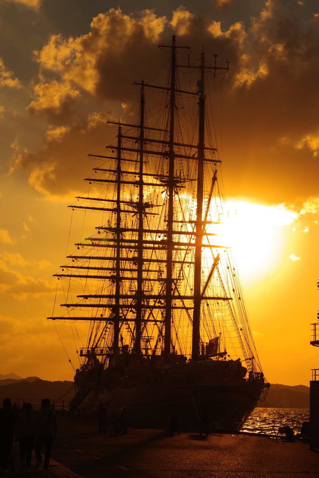 夕焼けに染まる