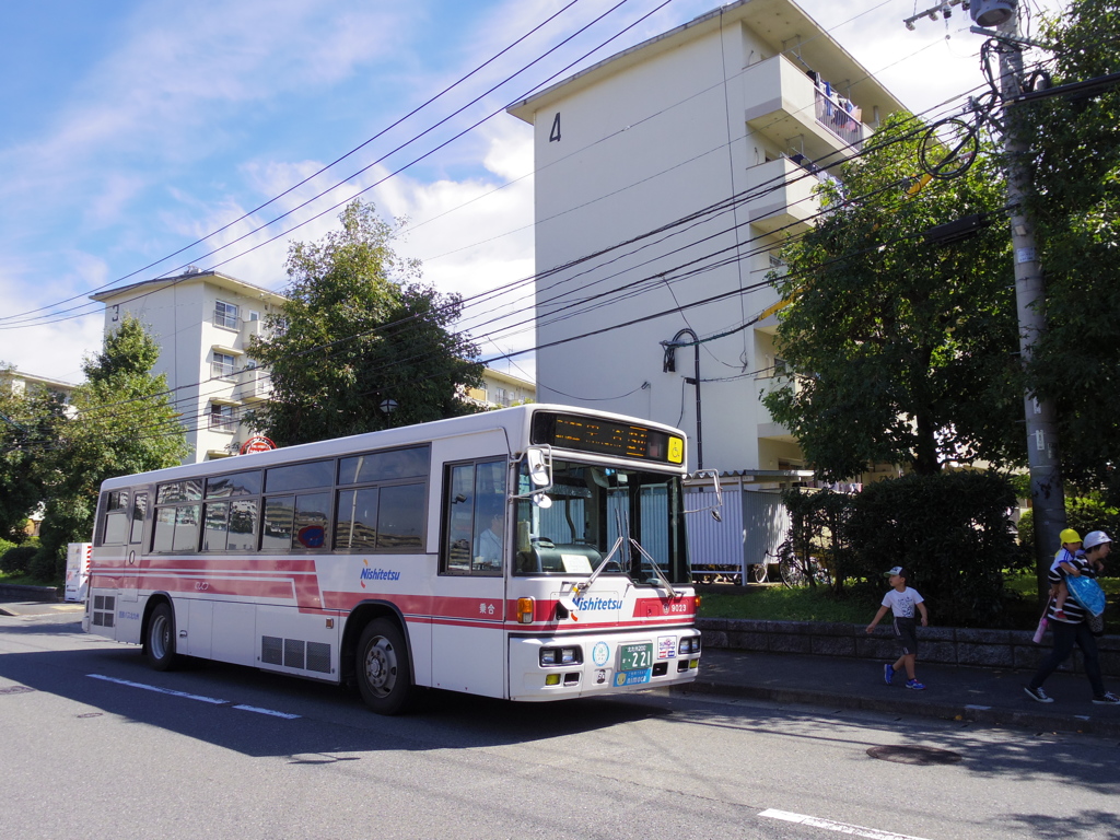 家路を行くバス