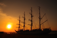 黄昏時と海のロマン