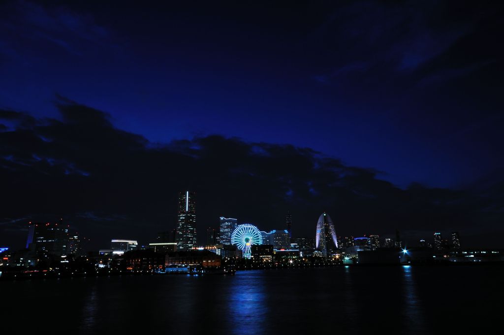 ブルーライトヨコハマ