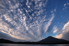 うろこ雲と富士