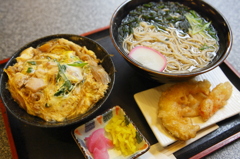 奈良で食べたそば親子丼天ぷらセット
