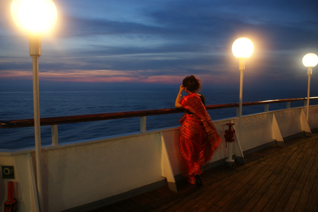 民族衣装の女性